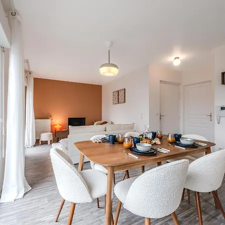 Tournelles Apartment