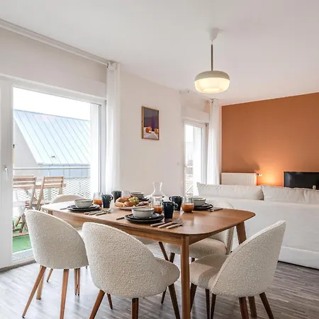 Tournelles Apartment *